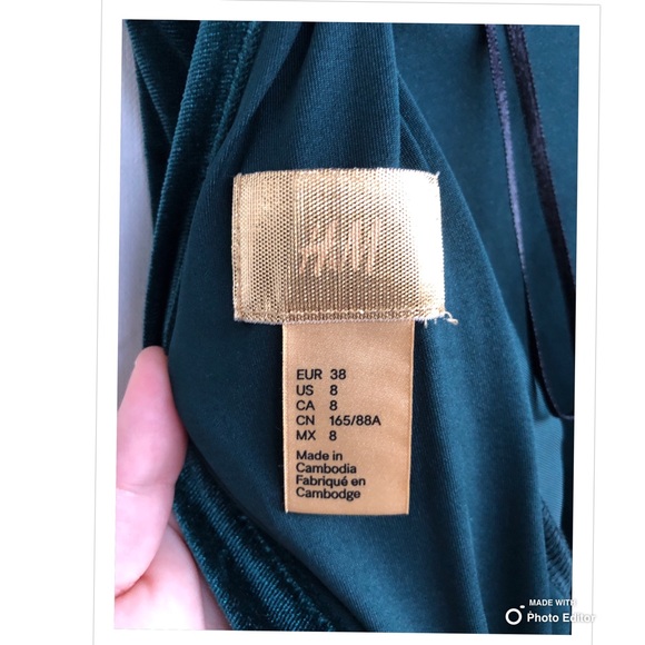 Green velvet open back midi dress. - Picture 3 of 3